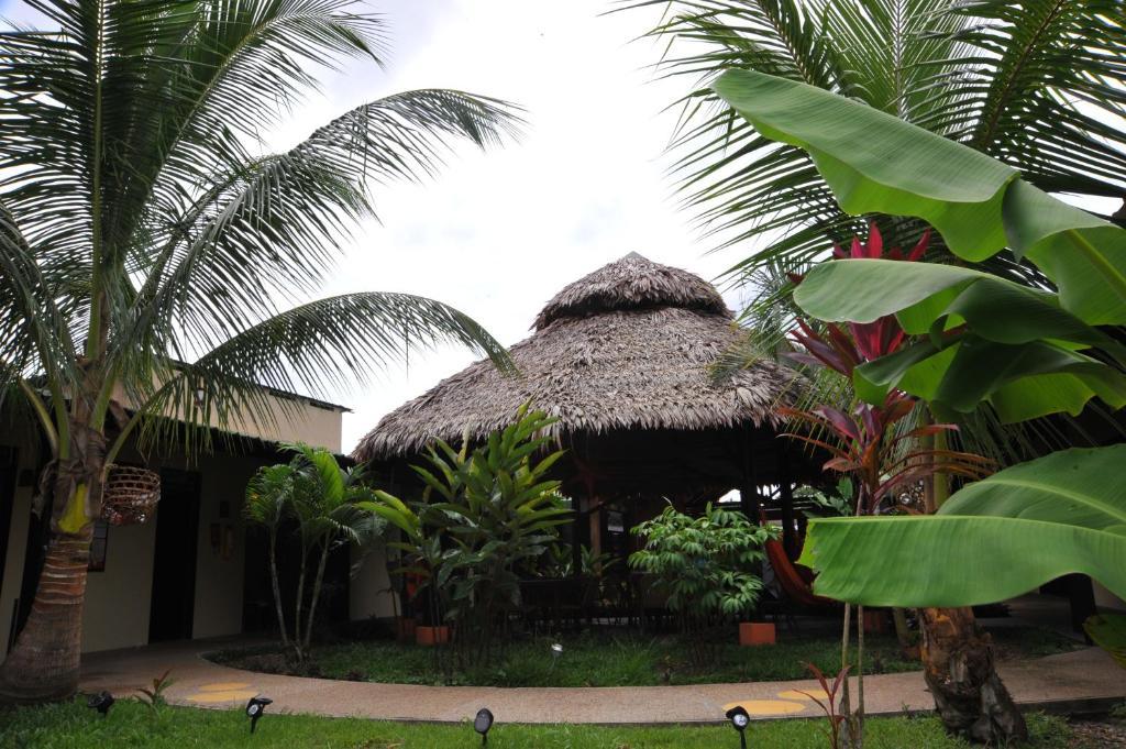 Hotel Amazon Bed And Breakfast Летисия Экстерьер фото